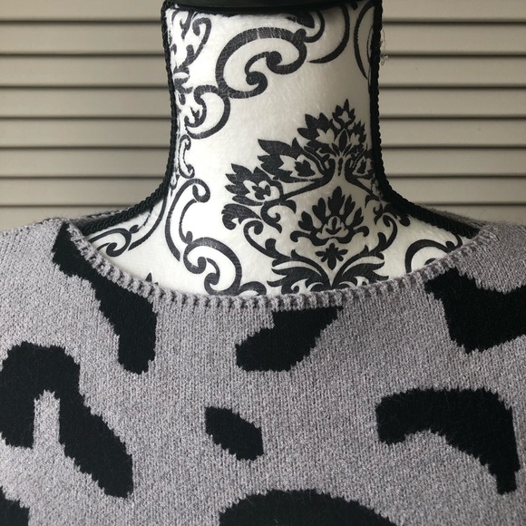 SALE 🔥 Color Block Leopard Boat Neck Sweater – Grey, White & Pink – NWOT - Picture 6 of 11
